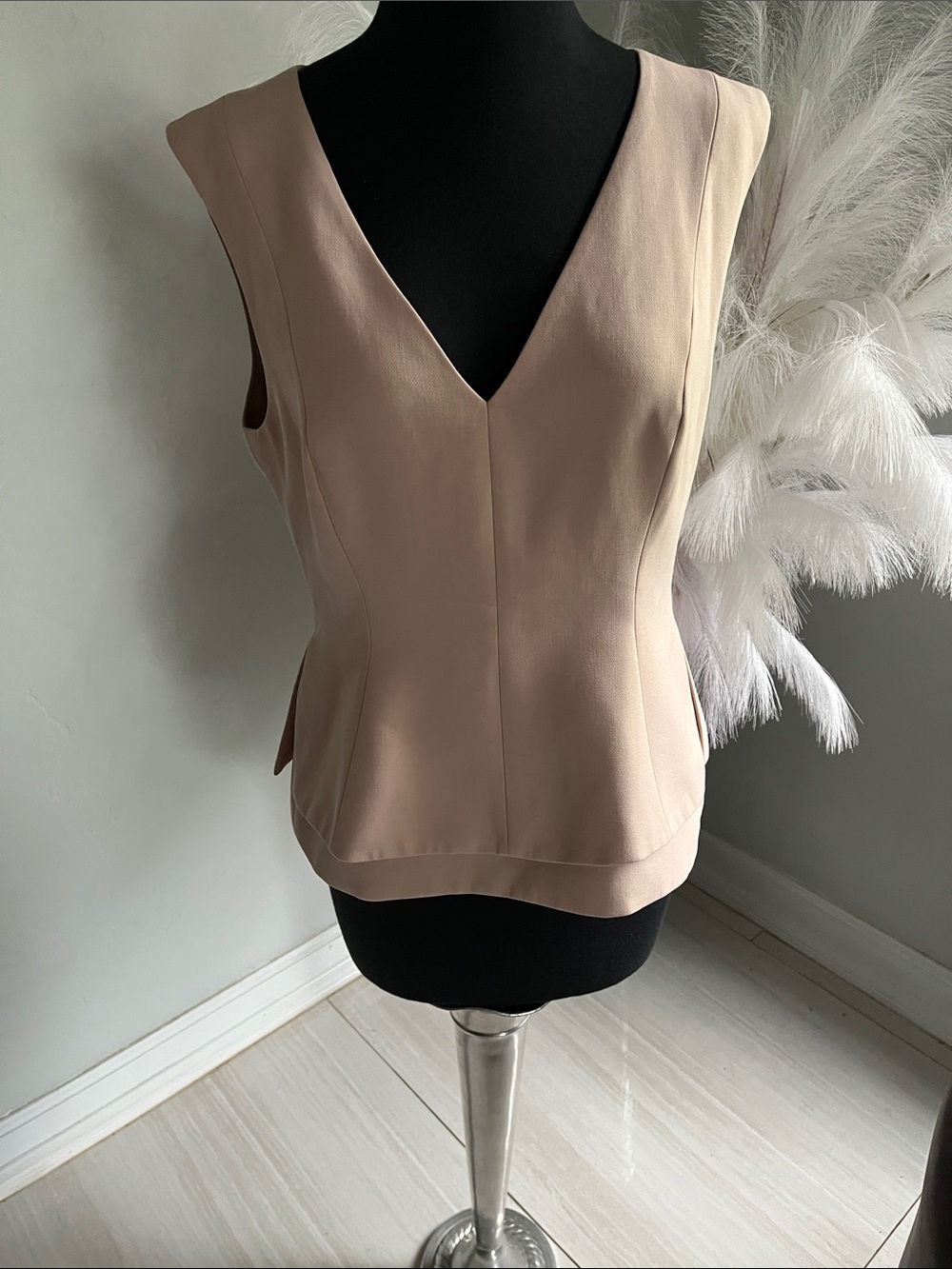 BCBGMaxAzria Blush Sleeveless V-Neck Tunic Top